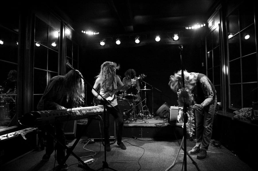 Verslag en foto’s The Pharmacy + Cosmonauts in Madame Moustache op 19.06: eigenzinnig