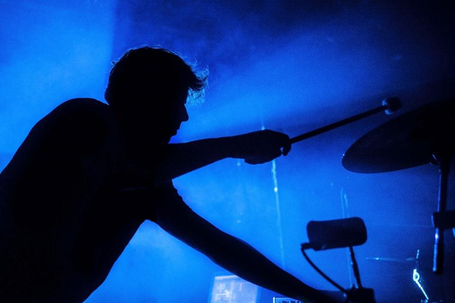 Première: Avondlicht creëert een verstilde ambient-rave op single ‘Porta’