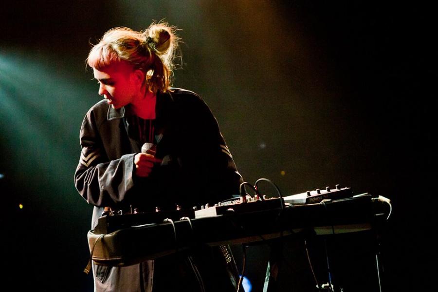 Singlereview: Grimes – Flesh without blood/Life in the vivid dream