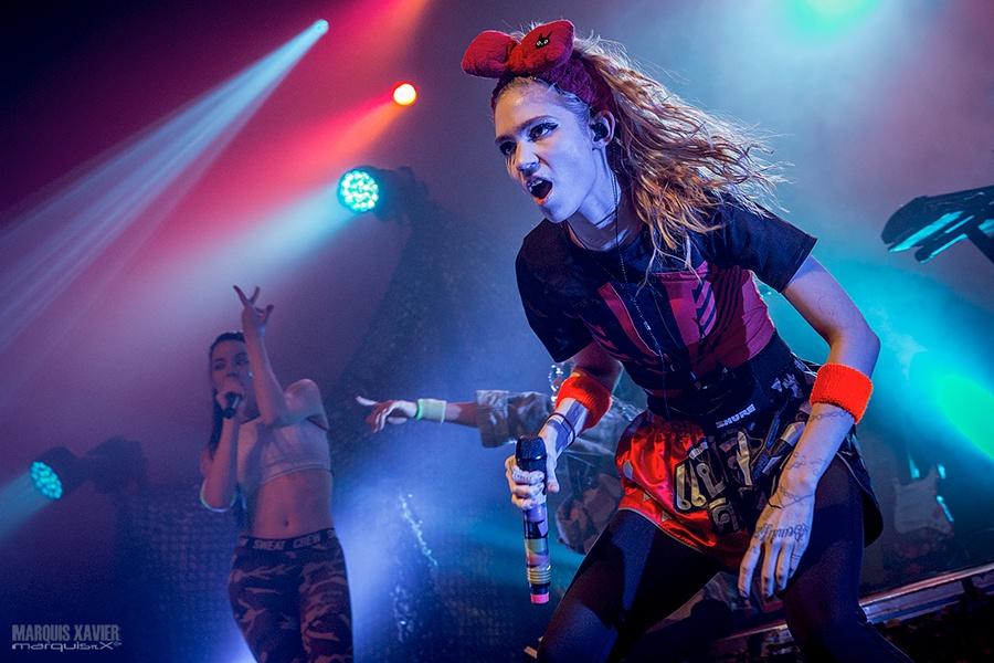Grimes is een stormram met een zinderende show in de AB, 3 maart 2016