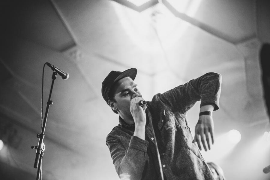 Brihang is hier om komaf te maken met alle hiphopclichés