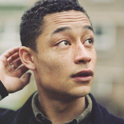 Loyle Carner lost nieuwe single ‘Stars & shards’