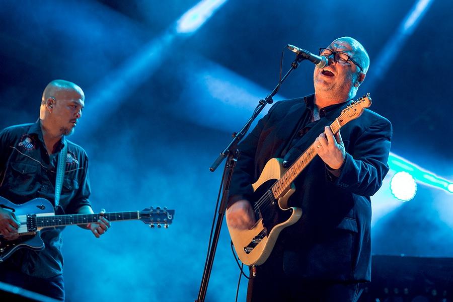 Van geeuwen tot meezingen: een moeilijk huwelijk tussen de Pixies en Dour