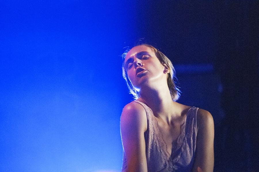 MØ verovert het publiek met haar mainstream elektronische pop in de AB