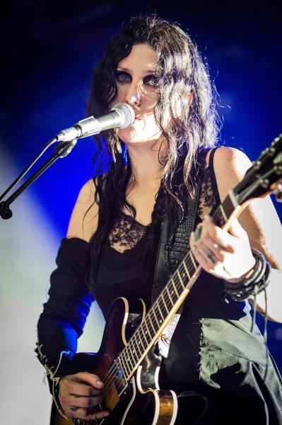 Foto’s Chelsea Wolfe + Moon Duo in Trix