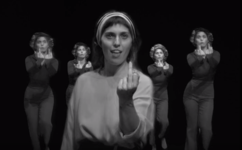 Een middelvinger van U.S. Girls op nieuwe single ‘Mad as hell’