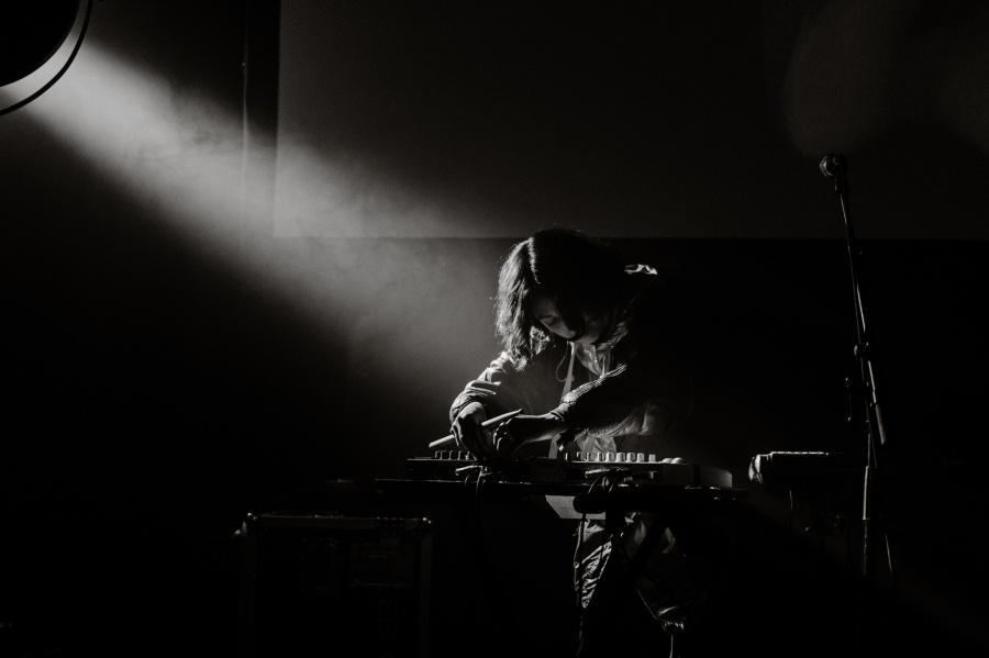 Kelly Lee Owens, 2manydj’s, Jaguar Jaguar en meer naar Paradise City
