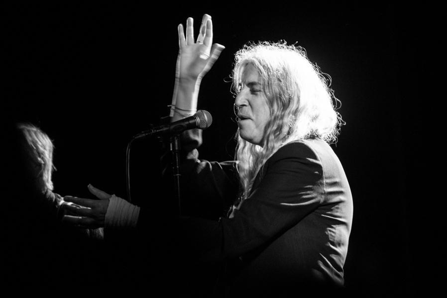 Patti Smith: een avond van preken, praten, poëzie en punk in de Ancienne Belgique