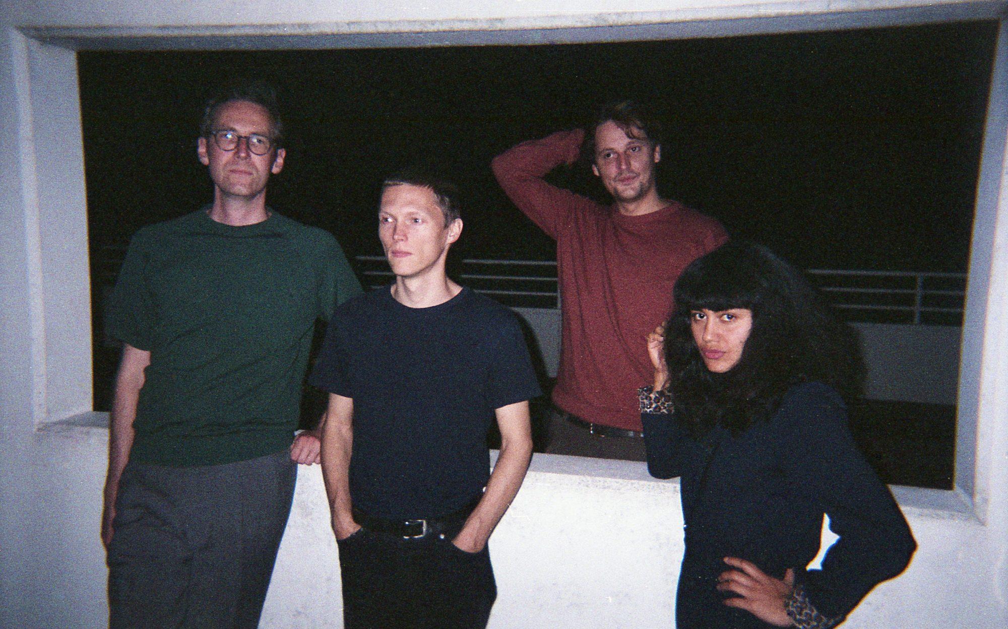 Première: het Rotterdamse Lewsberg hypnotiseert met eigenzinnige krautrock op single ‘The smile’