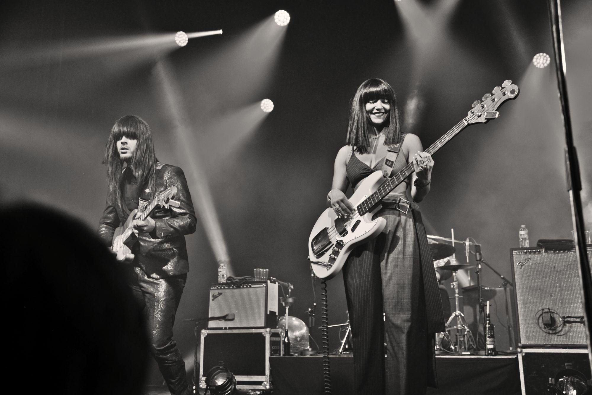 Khruangbin schudt nieuwe single ‘Time (you and I)’ uit de veelkleurige mouw en kondigt album ‘Mordechai’ aan