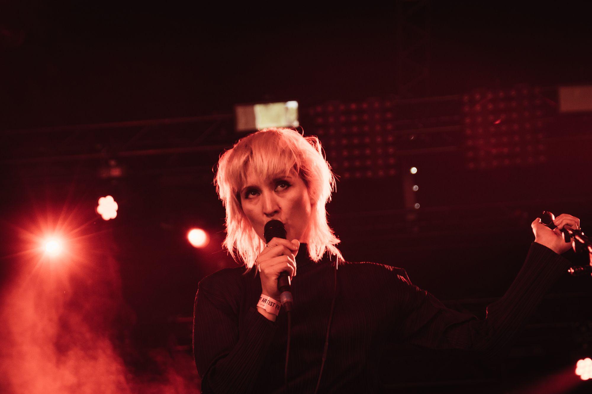 Cate Le Bon brengt volgend jaar nieuwe plaat ‘Pompeii’ uit en komt naar Ancienne Belgique