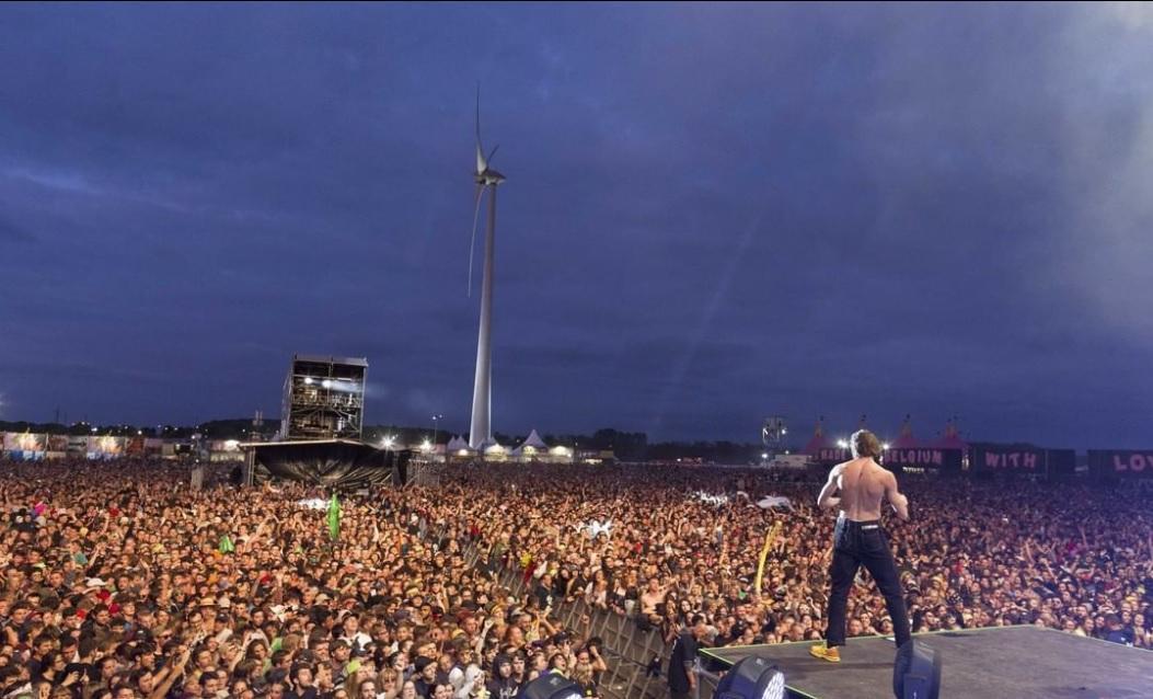 Dour verrast met Angèle, Roméo Elvis, Princess Nokia en 21 anderen voor affiche van volgend jaar