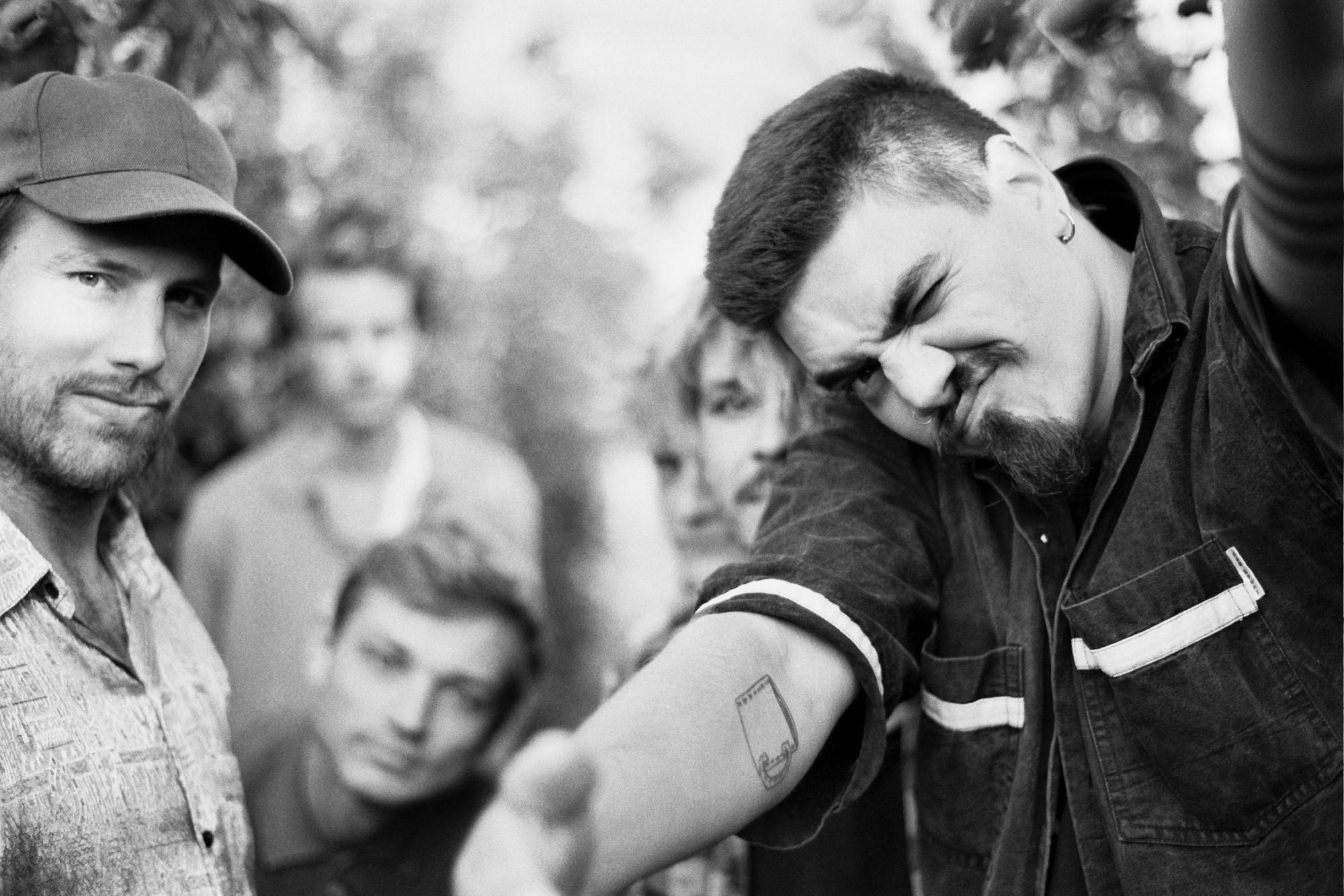 Première: PAARD. en SUMI manipuleren elkaars grooves tot kleurrijke covers van ‘Blue road’ en ‘Bembé’