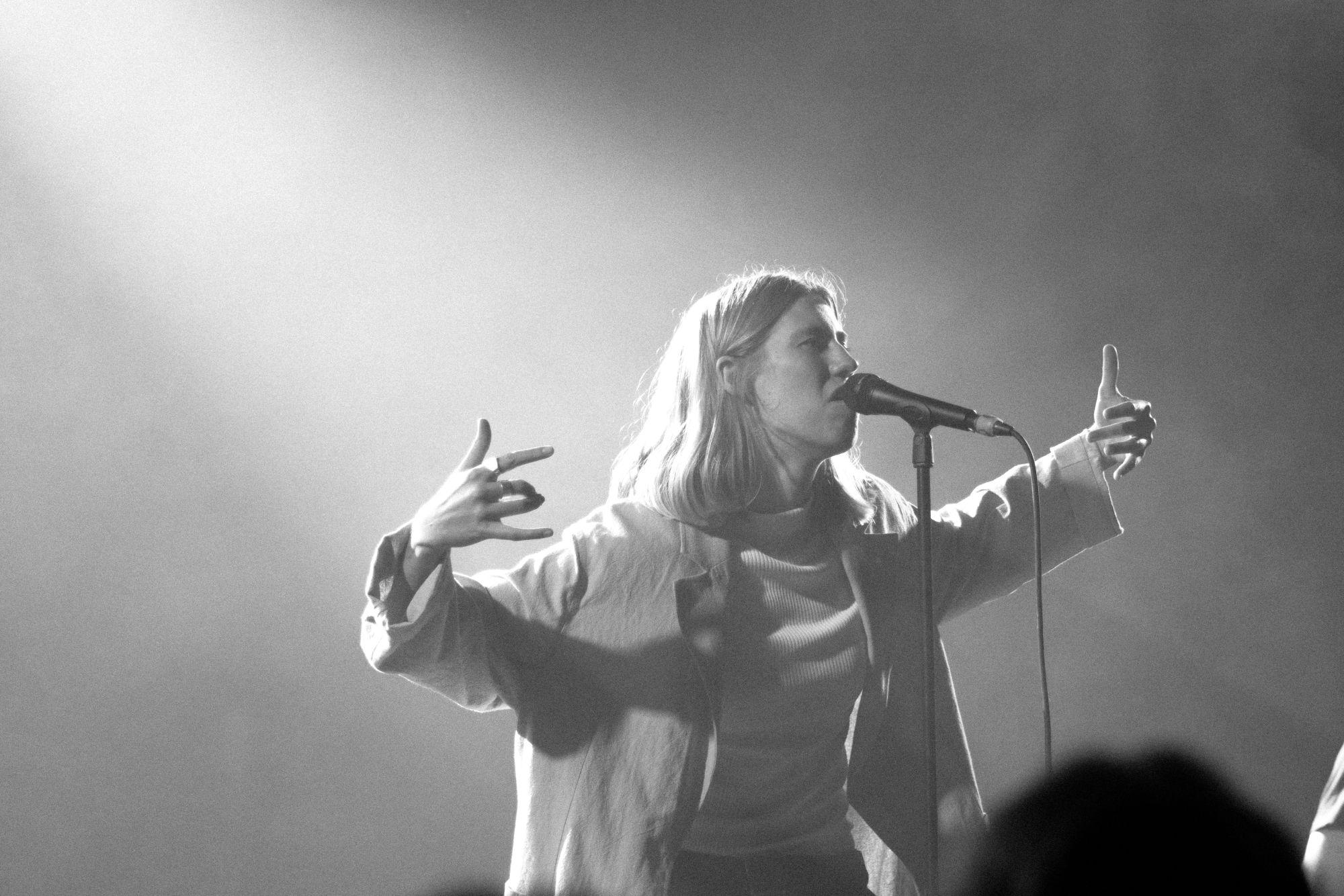 Plonsjes: luister naar nieuwe muziek van Whispering Sons, Bolis Pupul, ILA en meer