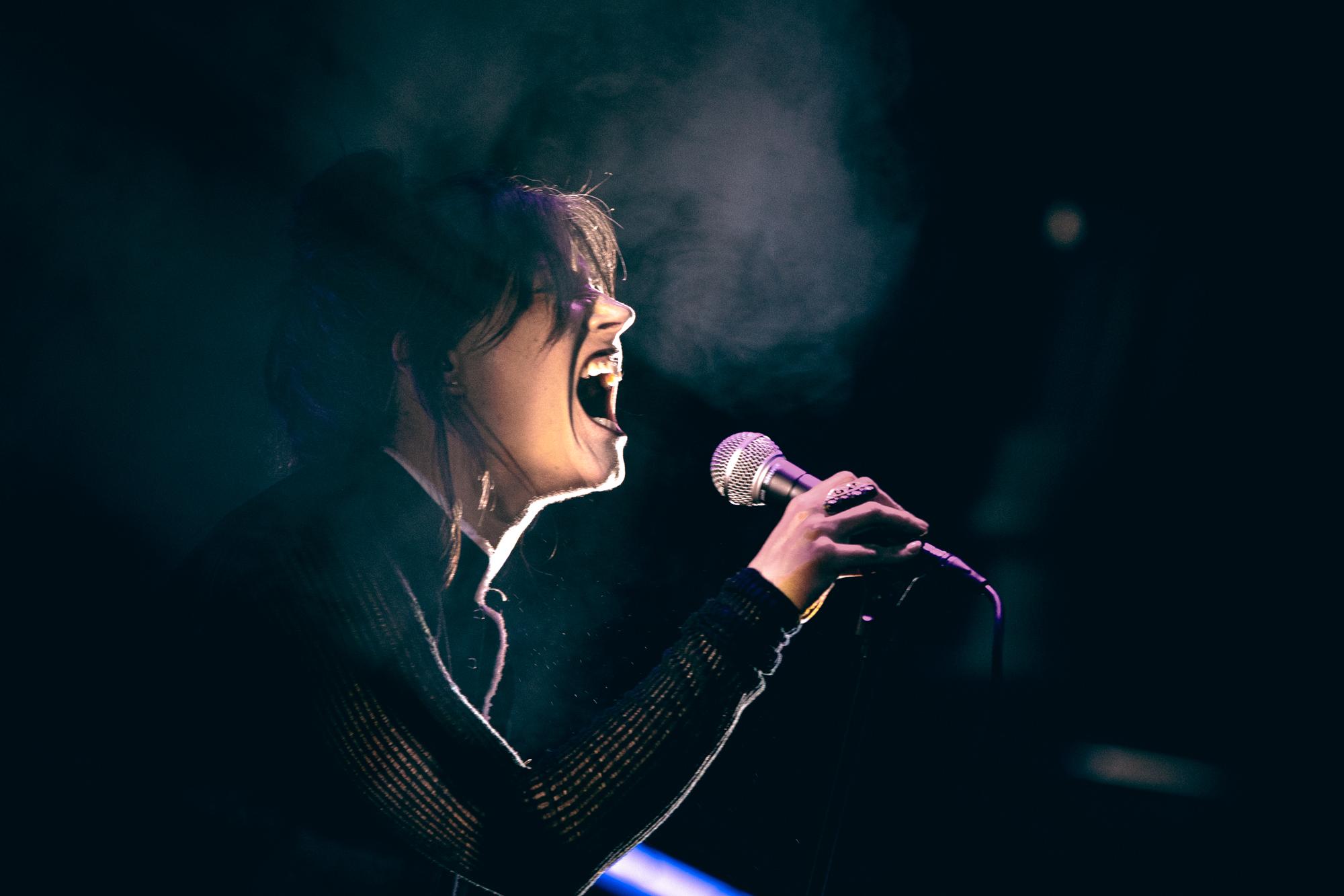 In beeld: Sharon van Etten & The Attachment Theory in De Roma