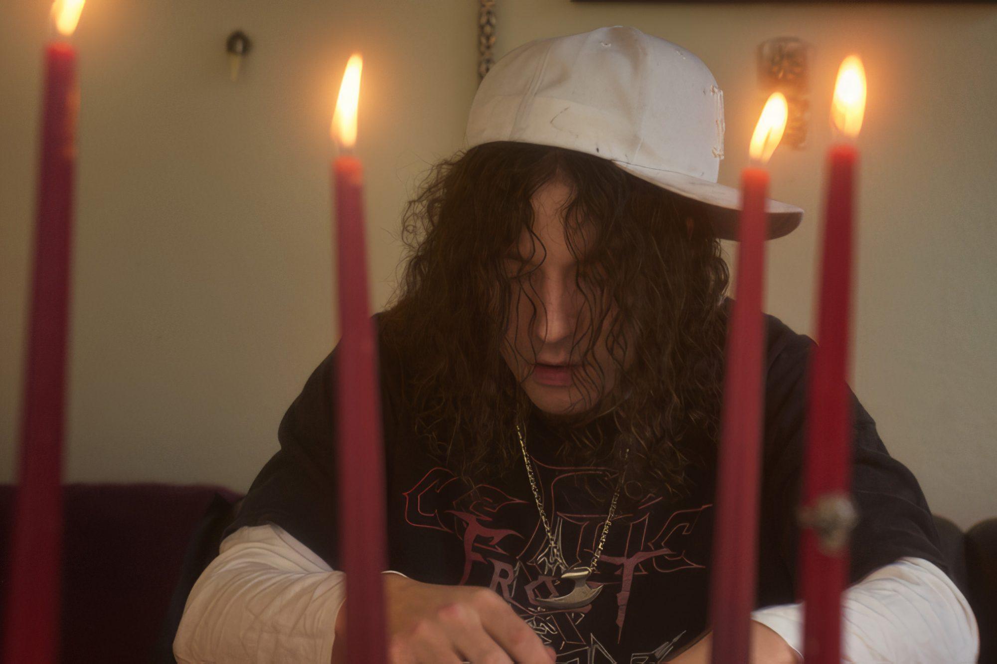 Bladee zorgt in Tilburg voor een religieuze droom met muzikale breuklijnen