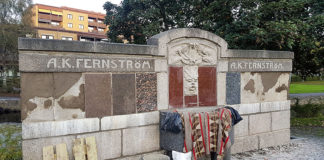 Fernströmska monumentet med minnen av granit