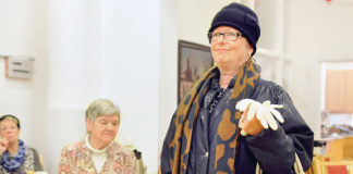 Modevisning i Röda Korsets regi
