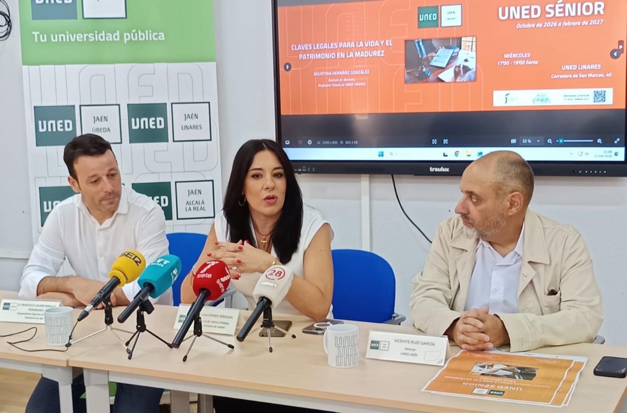 UNED Senior presenta en Linares un taller sobre claves legales en la madurez