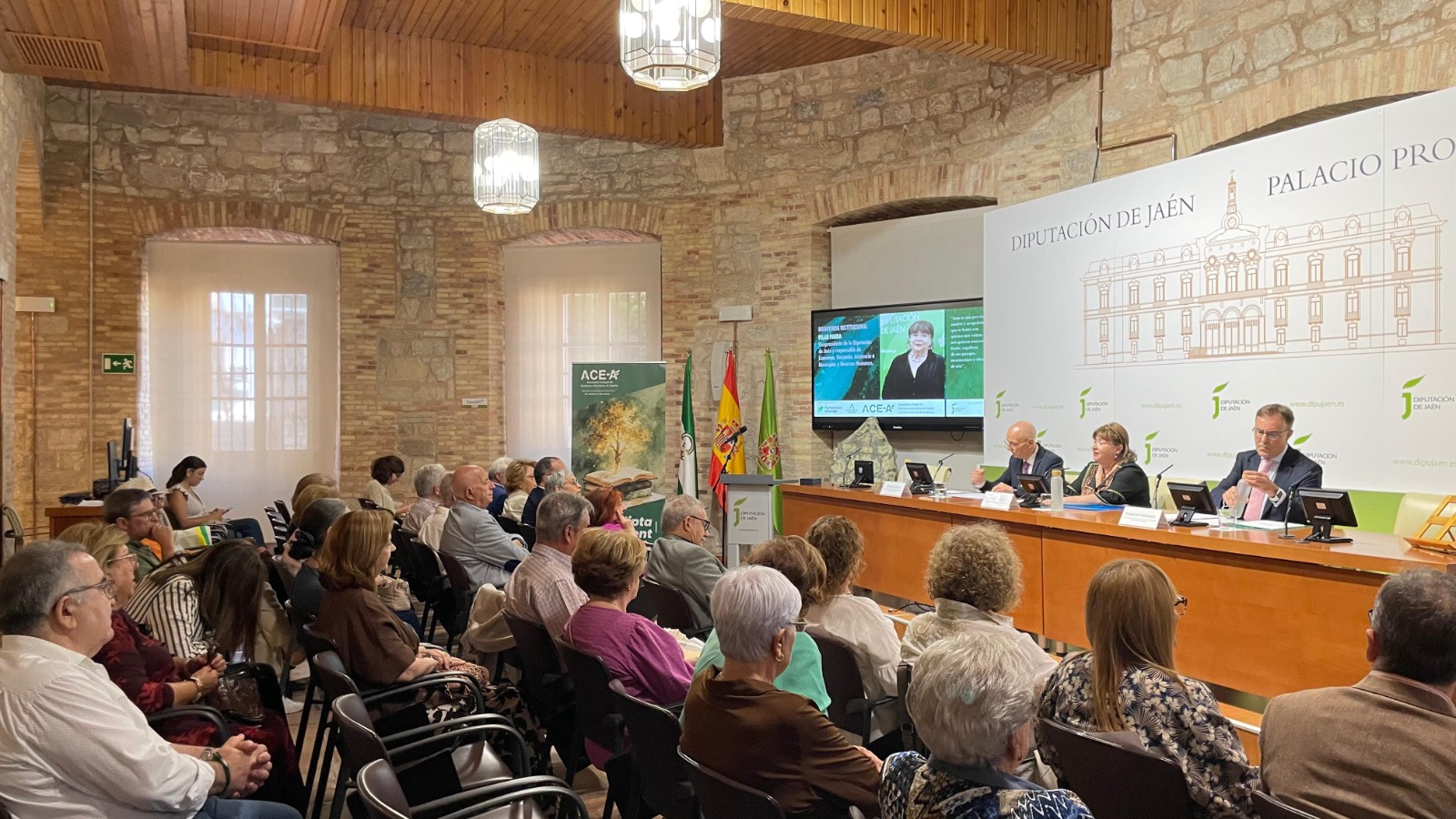 Fanny Rubio recoge el XVIII Premio de las Letras Andaluzas «Elio Antonio de Nebrija»