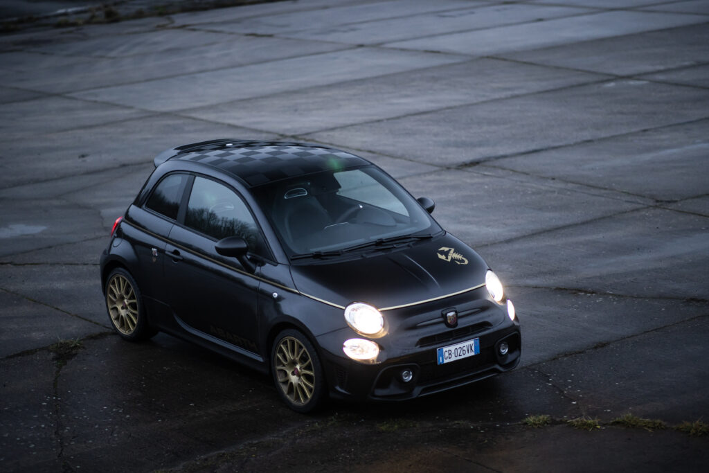 Abarth 595 Scorpioneoro en Yamaha Monster Energy-89