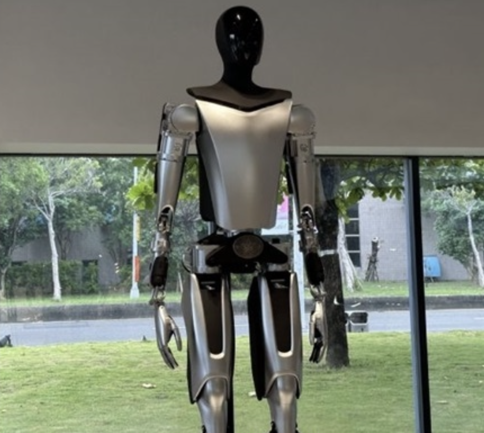 Teslas humanoid robot optimus