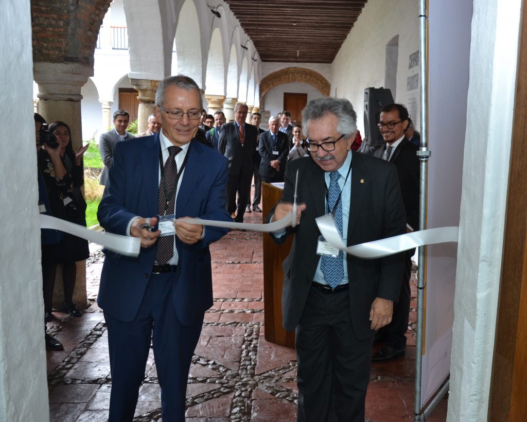 Michael Bock e Ignacio Mantilla de la UNAL en el corte de cinta de apertura de CAPAZ