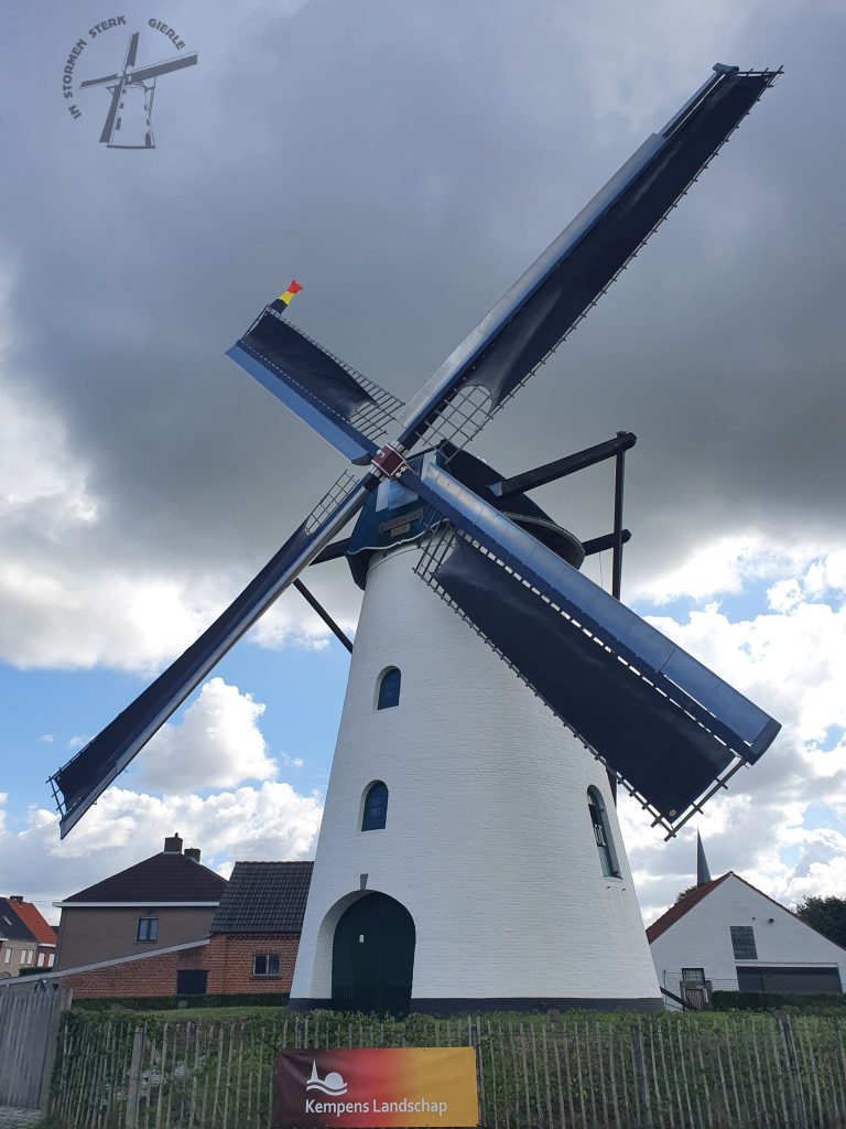 in stormen sterk molen in Gierle