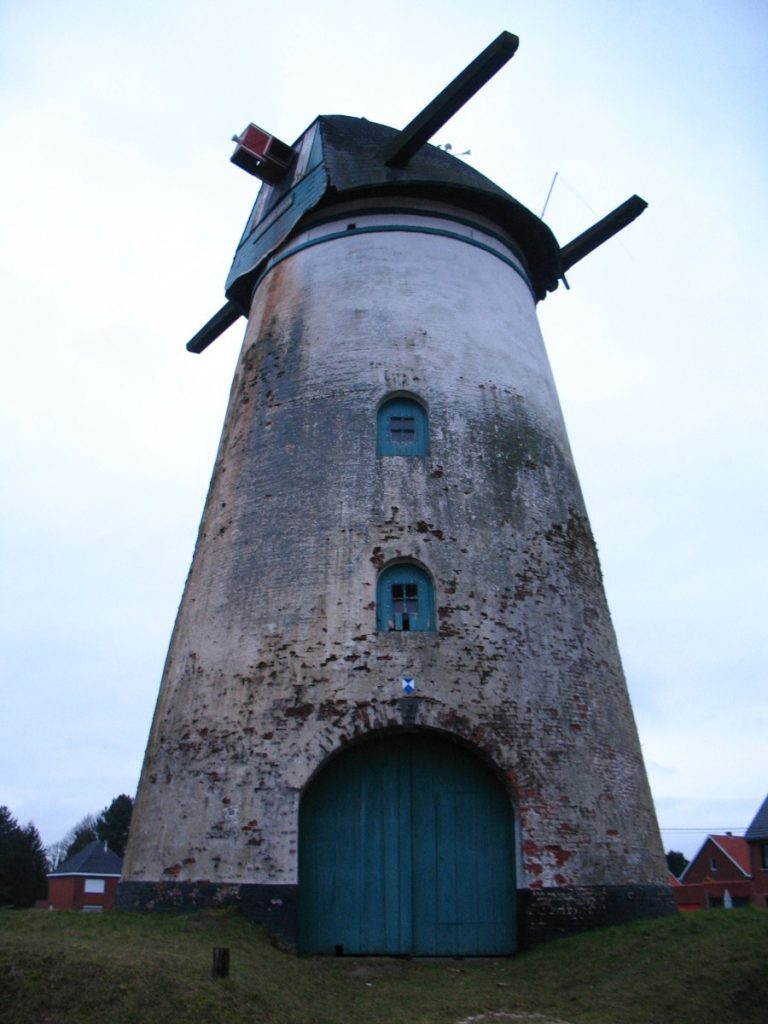 in stormen sterk molen in Gierle