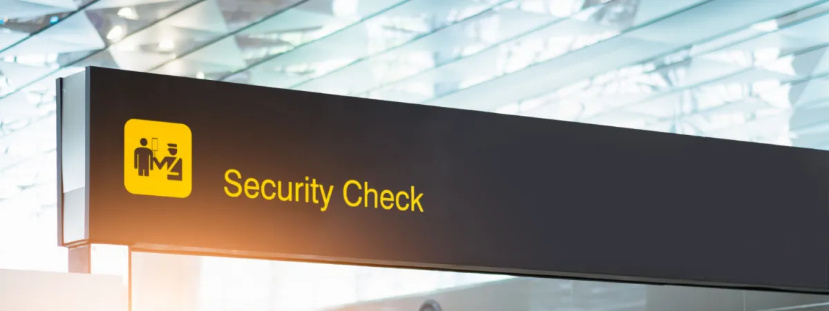 Lufthavnsskilt med teksten "Security Check"