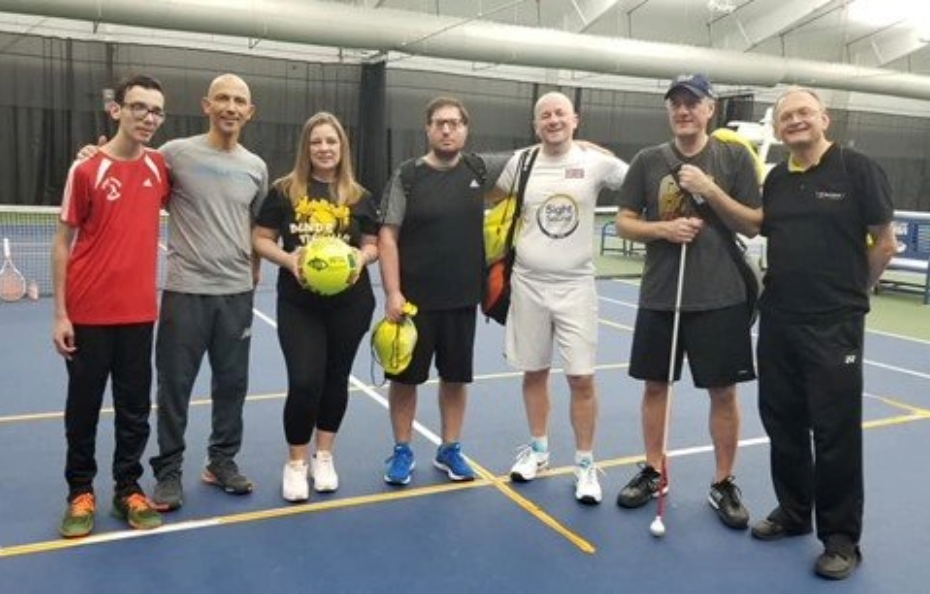 Fotografías de los participantes en la primera conferencia y torneo de tenis para ciegos de la USTA en Orlando, Florida.