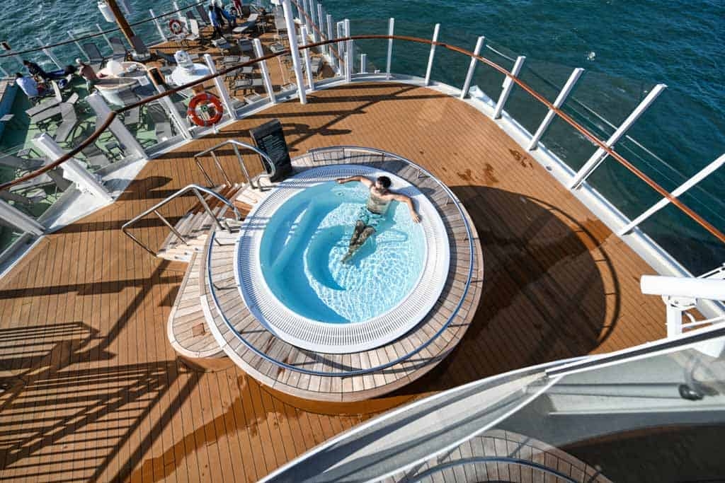 Iona P&O Cruises: Guide & Review