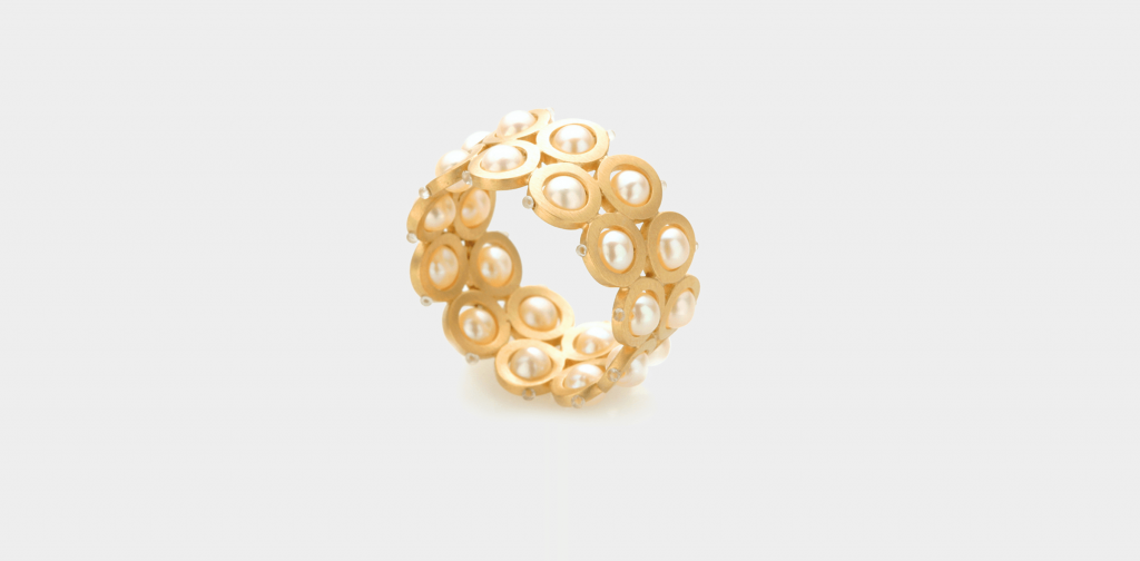 Evelyn Vanderloock Ring, Isabella Hund Gallery