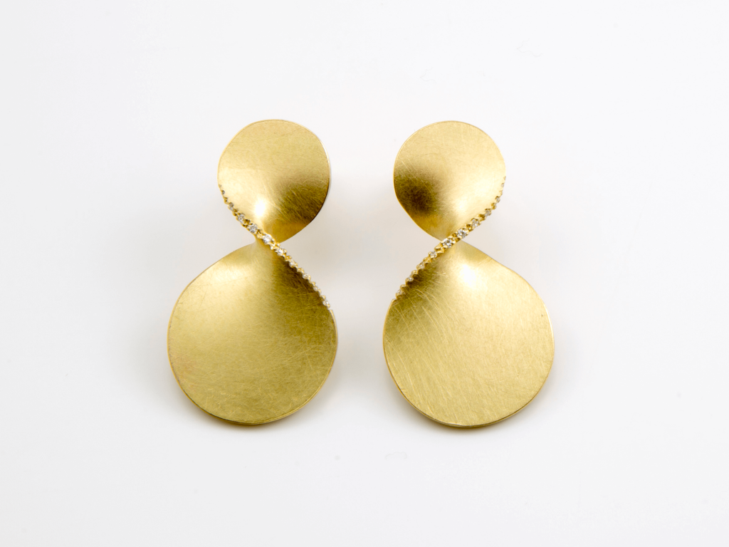 Iken Christiane Ohrschmuck Gold Brillanten, Isabella Hund Gallery