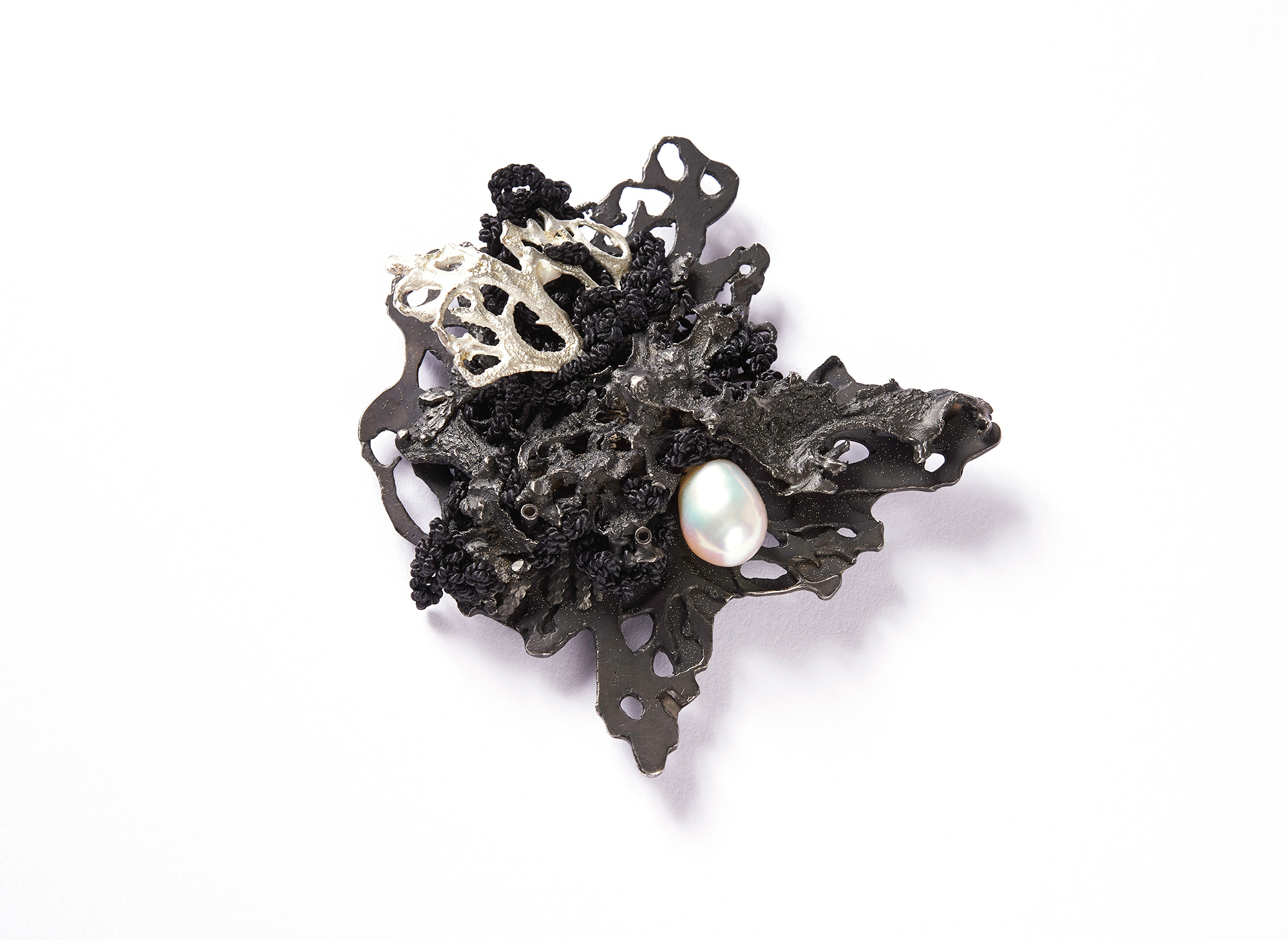 Mari Ishikawa Brooch Isabella Hund Gallery