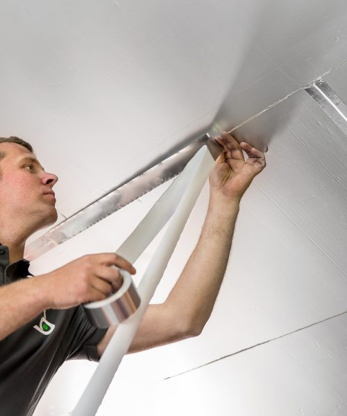 Zelfstandige installateur van dakisolatie op zolder Zelfstandige installateur van dakisolatie in de regio West-Vlaanderen