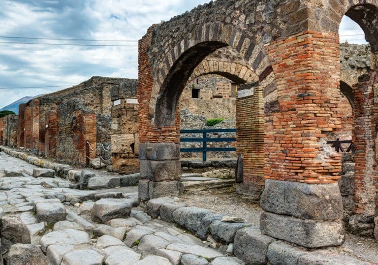 Navigating from Naples to Pompeii: A Comprehensive Guide