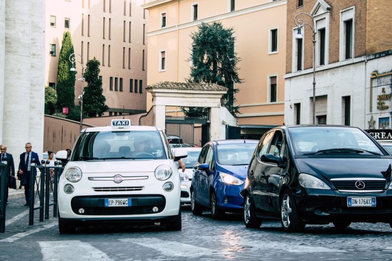 Navigating the Roman Runway: Is Your Taxi from Rome Airport Safe?