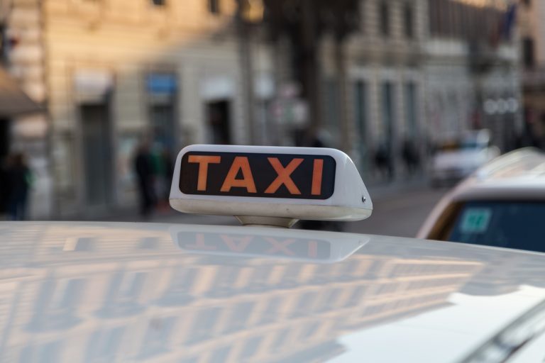The Ultimate Guide to Taxi in Italy: Ride With Style and Sustainability!