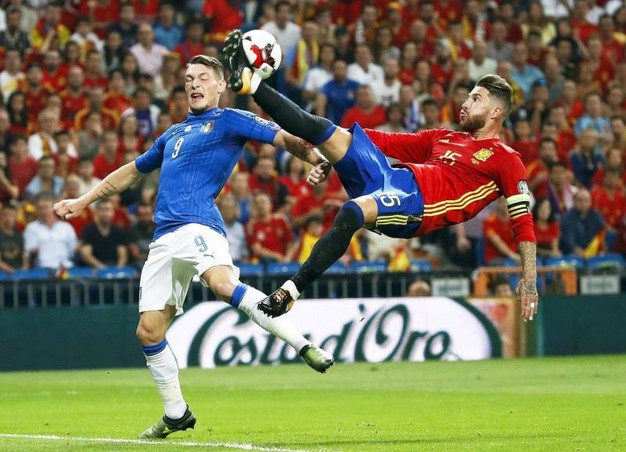 La Spagna si diverte (3-0). L’Italia dei “campioni” rimedia una figuraccia mundial