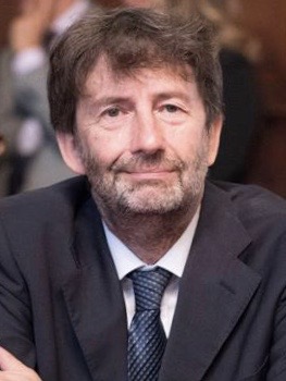 La calda estate tra Turismo alla canna del gas e Balneari alle prese con eventuali problemi di respirazione bocca a bocca La calda estate tra Turismo alla canna del gas e Balneari alle prese con eventuali problemi di respirazione bocca a bocca