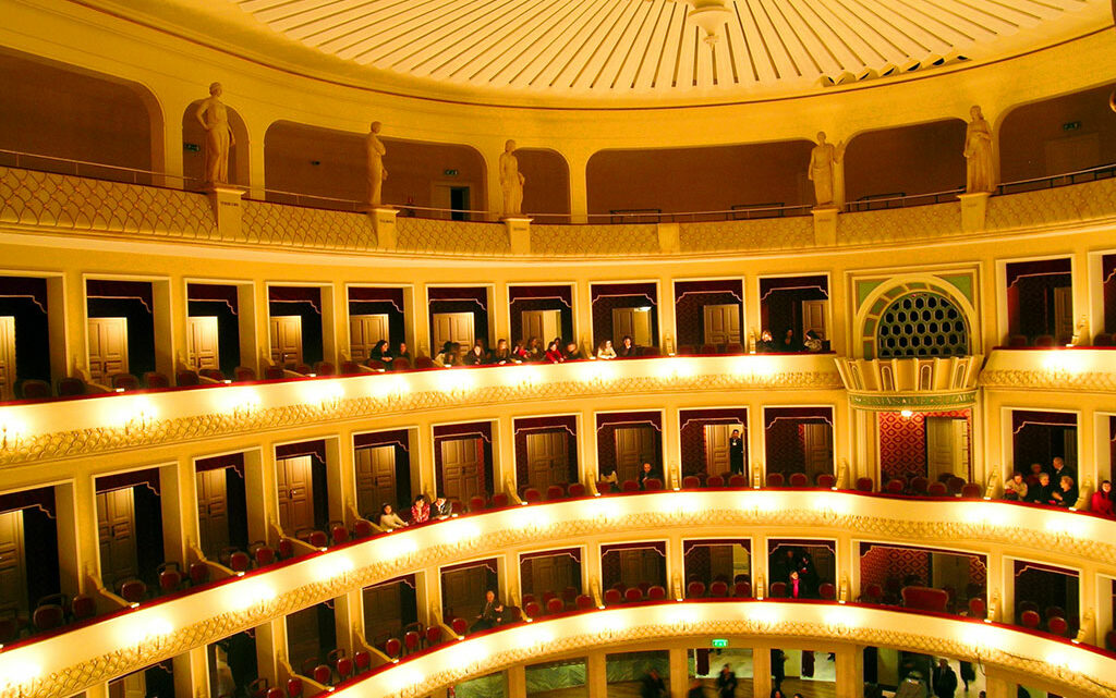 Contributi al teatro, bando della Regione Calabria per festival e rassegne