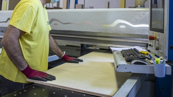 Lavoro, in calo dipendenti in attesa del rinnovo contrattuale