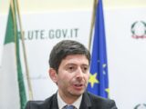 Vaccino, Speranza “Correre con la terza dose”