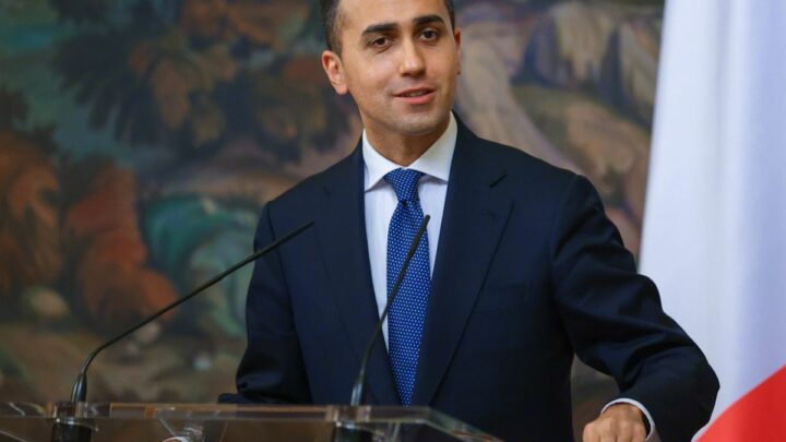 Elezioni, Di Maio “Confronto Salvini? Se vuole anche a casa Berlusconi”