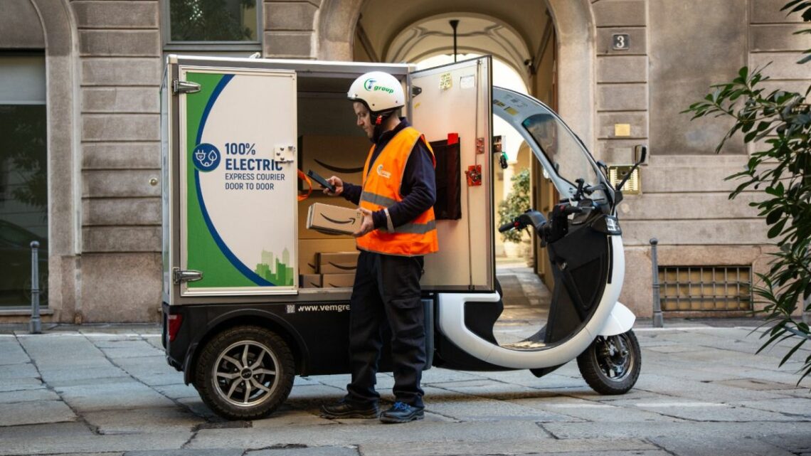 Amazon presenta i suoi hub di micromobilità in Italia