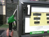 Prezzi benzina e diesel, un pieno costa di più Prezzi benzina e diesel, un pieno costa di più