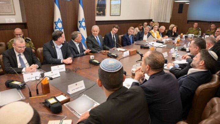 Il Governo di Israele approva l’accordo, a Gaza è in vigore il cessate il fuoco. Media: “Trump lunedì parlerà al Parlamento israeliano”