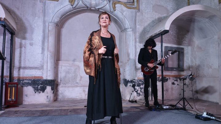 Marzo a Sala Ichòs 2026 tra omaggi letterari, nuova drammaturgia e concerti d’autore