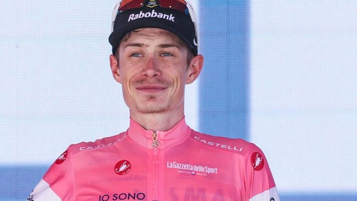 Vingegaard cala il poker, vince la 16^ tappa e consolida la maglia rosa